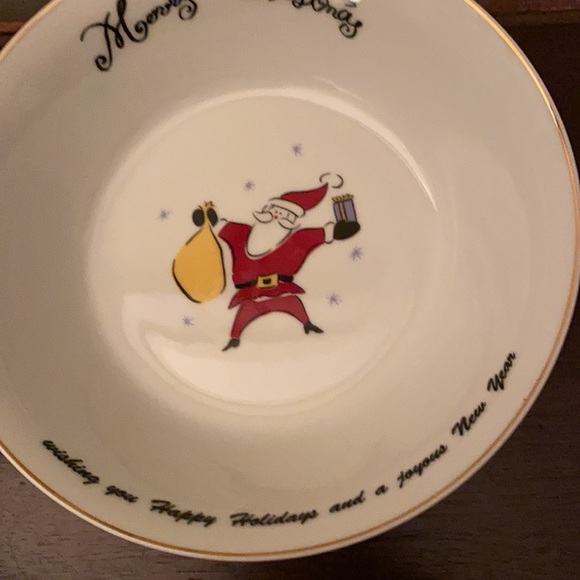 Set of 4 Merry Brite 7” porcelain Christmas bowls - Picture 2 of 6